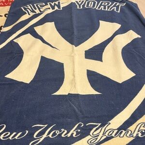 New York Yankees Blue and Cream Towel